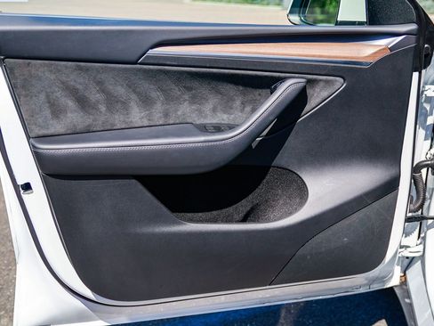 Used 2024 Tesla Model Y Performance image 21