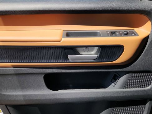 New 2025 Volkswagen ID. Buzz Pro S image 12