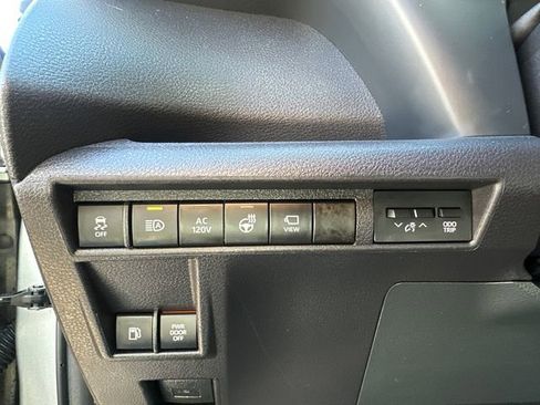 Used 2025 Toyota Sienna Platinum AWD/4WD image 32