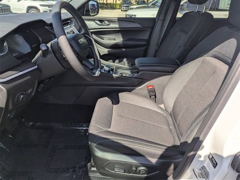 New 2025 Jeep Grand Cherokee Laredo w/ MOPAR Finishing Package image 12