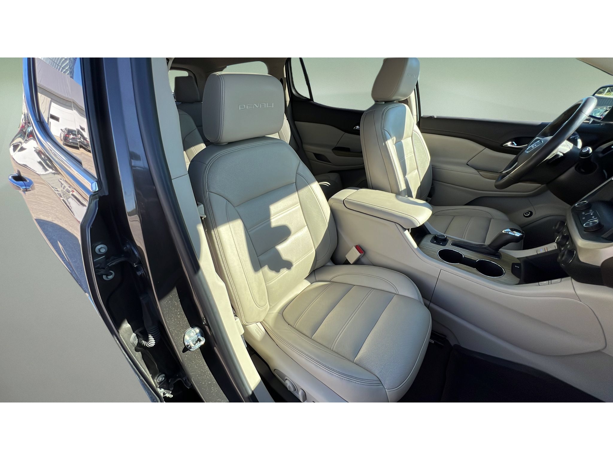 Certified 2019 GMC Acadia Denali w/ Technology Package AWD/4WD image 32