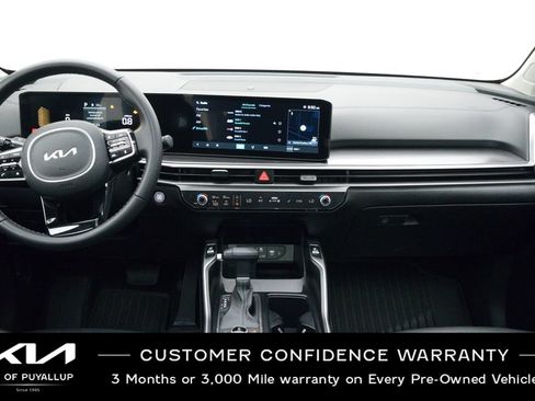 Certified 2025 Kia Sorento EX w/ Panoramic Sunroof Package AWD/4WD image 17