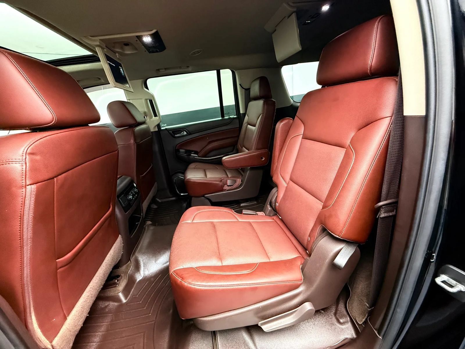 Used 2017 Chevrolet Suburban Premier AWD/4WD image 25