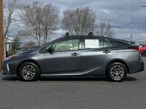 Used 2019 Toyota Prius LE image 5