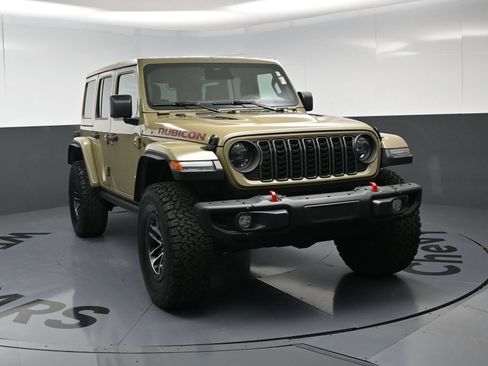 Used 2025 Jeep Wrangler Unlimited Rubicon AWD/4WD image 3