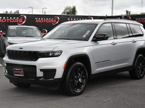 Used 2024 Jeep Grand Cherokee L Laredo AWD/4WD image 3