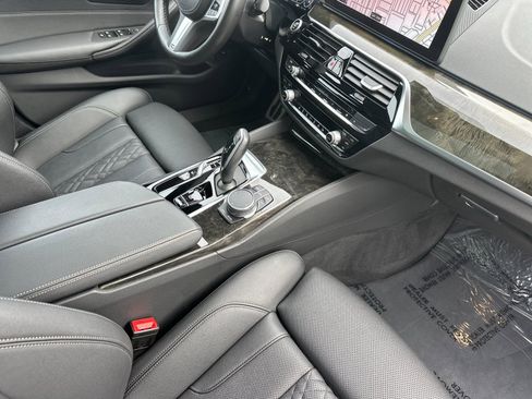 Used 2023 BMW 530e w/ M Sport Package image 15