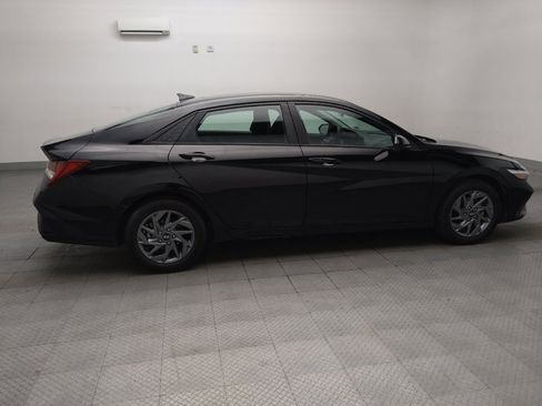 Used 2024 Hyundai Elantra Blue FWD image 10