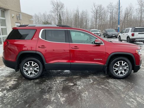 Used 2023 GMC Acadia SLT w/ Preferred Package image 4
