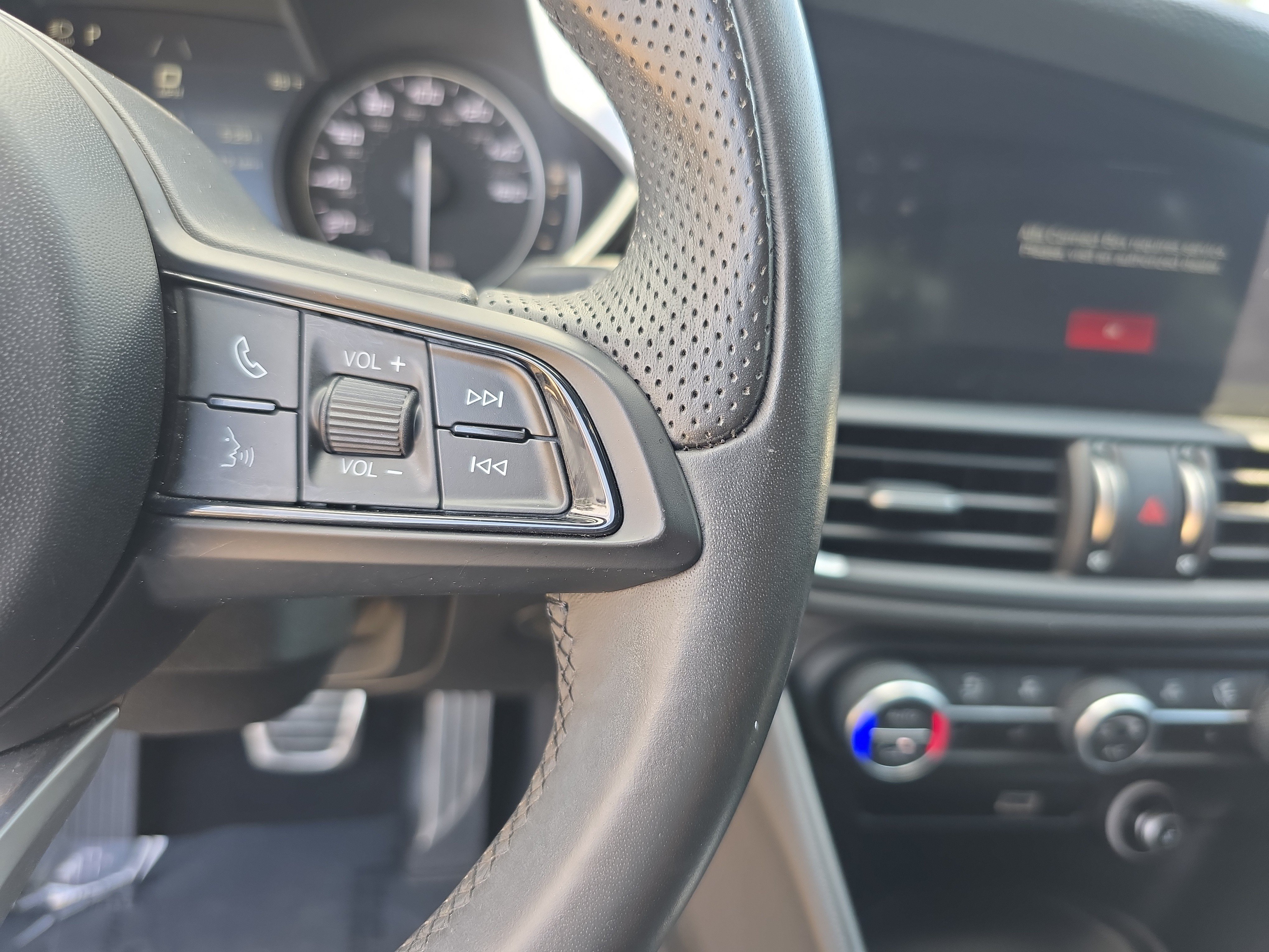 Used 2023 Alfa Romeo Giulia Sprint RWD image 19