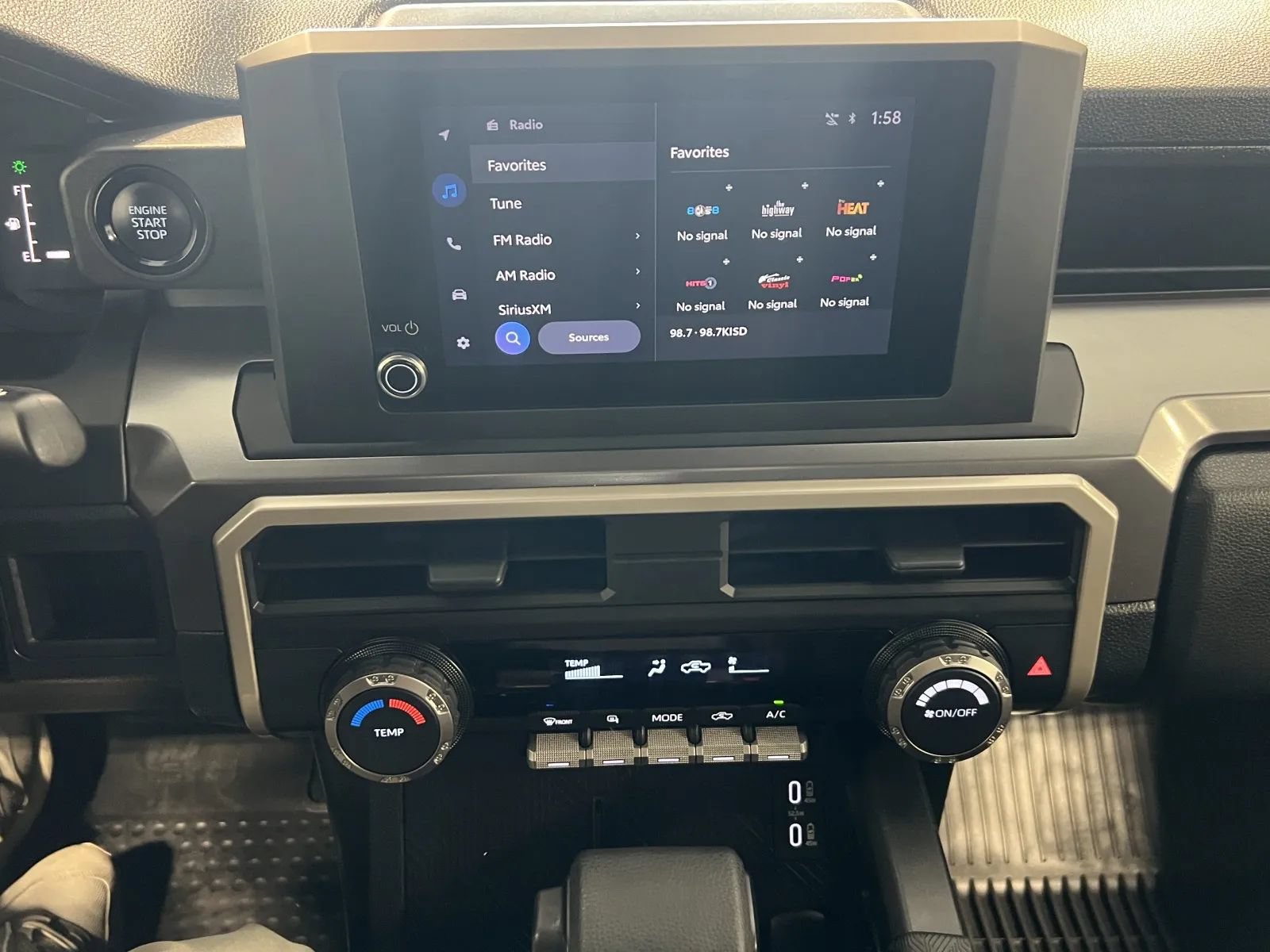 Used 2025 Toyota Tacoma SR5 AWD/4WD image 17
