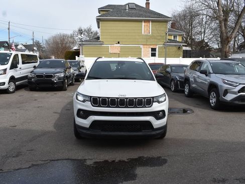 Used 2025 Jeep Compass Latitude image 3