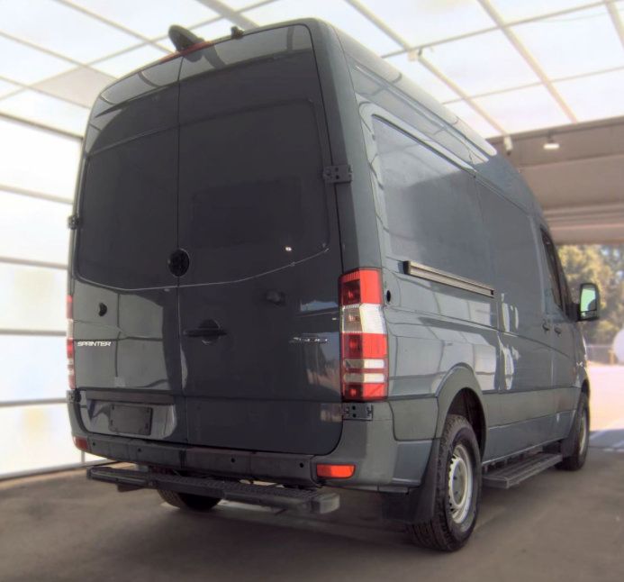 Used 2018 Mercedes-Benz Sprinter 2500 image 2
