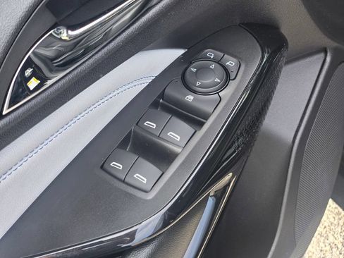 Used 2025 Chevrolet Trax LT FWD image 27
