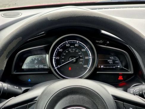 Used 2019 Toyota Yaris LE FWD image 13