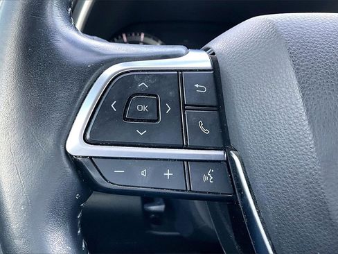 Used 2021 Toyota Highlander XLE image 16