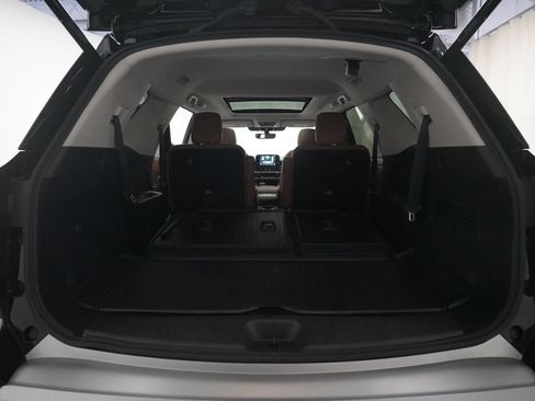 Used 2025 Nissan Pathfinder Platinum AWD/4WD image 10