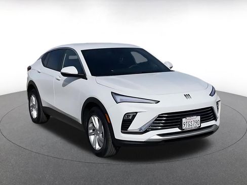 Used 2025 Buick Envista Preferred image 3