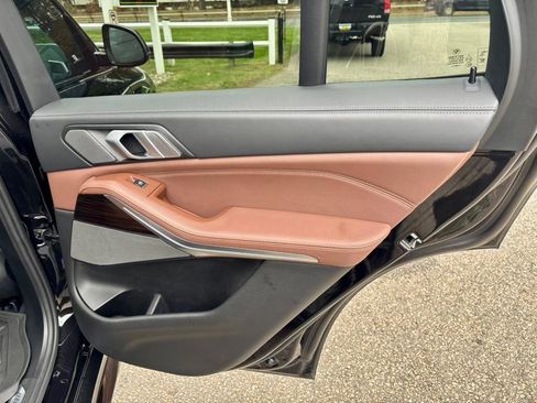 Used 2019 BMW X5 xDrive50i w/ M Sport Package image 17