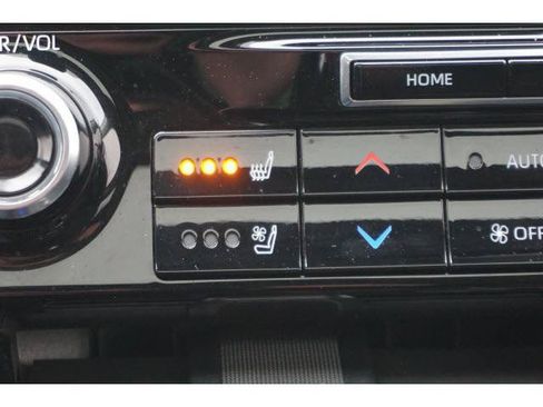 Certified 2021 Toyota Highlander Limited AWD/4WD image 7