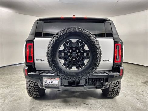 Used 2024 GMC Hummer EV 2X w/ Extreme Off-Road Package image 7