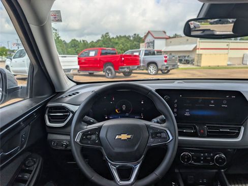 Used 2025 Chevrolet TrailBlazer LT w/ Convenience Package FWD image 34