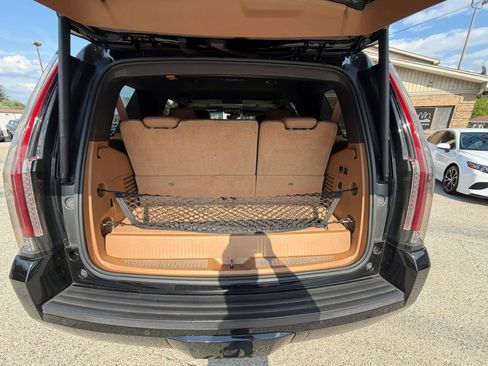 Used 2017 Cadillac Escalade AWD Platinum image 32