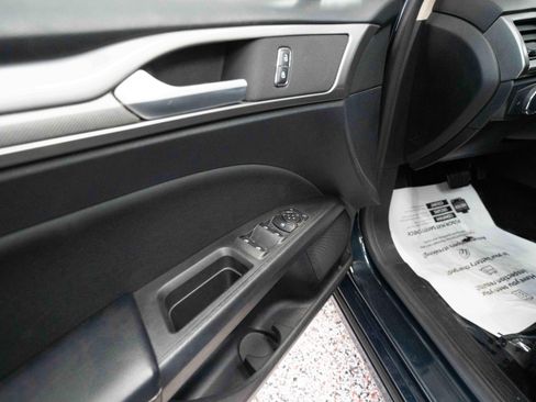 Used 2020 Ford Fusion SE FWD image 7