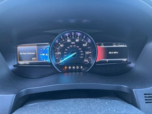 Used 2018 Ford Explorer XLT w/ Equipment Group 201A image 12