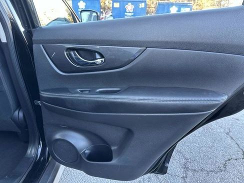 Used 2017 Nissan Rogue S image 12