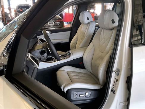 New 2026 BMW X5 xDrive40i w/ M Sport Package image 9