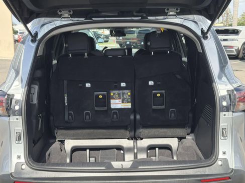 Used 2025 Toyota Sienna LE image 29