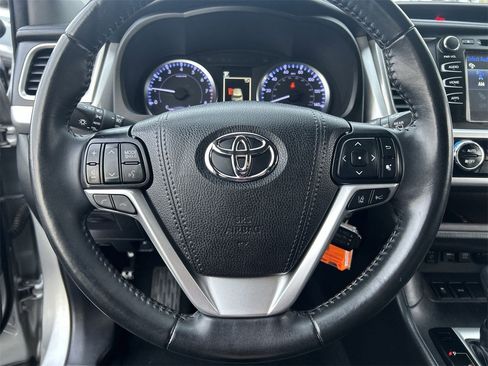 Used 2019 Toyota Highlander FWD V6 image 19