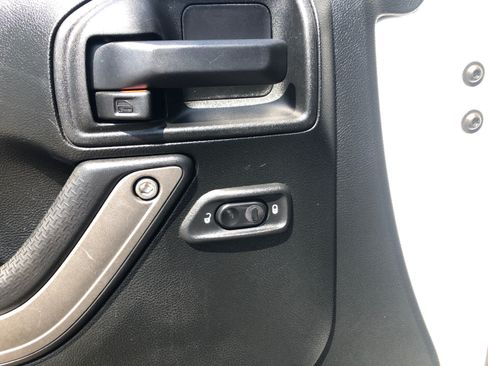 Used 2018 Jeep Wrangler Unlimited Sport S AWD/4WD image 19