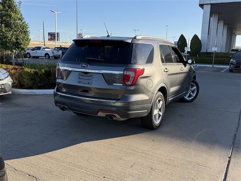 Used 2018 Ford Explorer XLT w/ Equipment Group 202A image 5