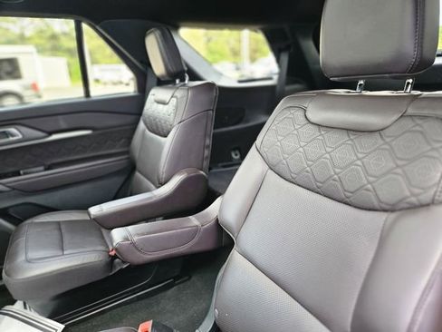 Used 2025 Ford Explorer Platinum w/ LUX Leather Package AWD/4WD image 28