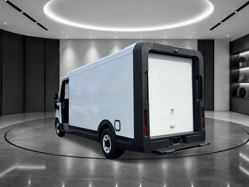 Used 2024 Chevrolet Brightdrop 600 w/ Commercial Equipment Package AWD/4WD image 2