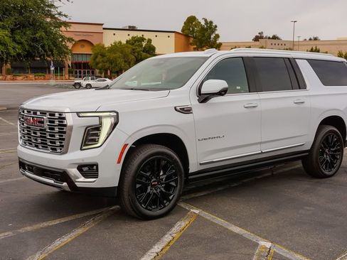New 2026 GMC Yukon XL Denali w/ Sun & Power Step Package AWD/4WD image 3
