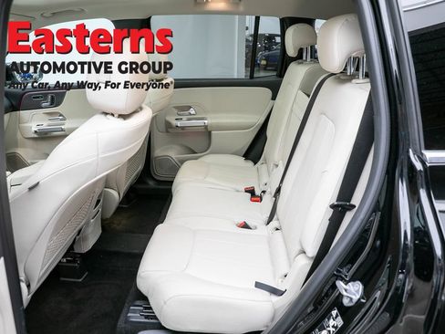 Used 2021 Mercedes-Benz GLB 250 4MATIC w/ Premium Package image 21