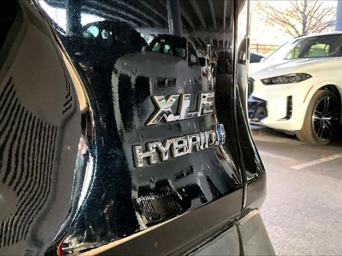 Used 2022 Toyota RAV4 XLE image 9