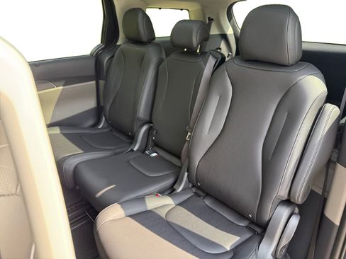 New 2026 Kia Carnival SX FWD image 22