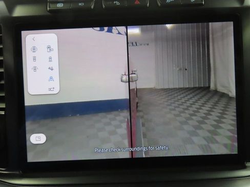 Used 2024 Ford F250 Platinum w/ FX4 Off-Road Package image 23