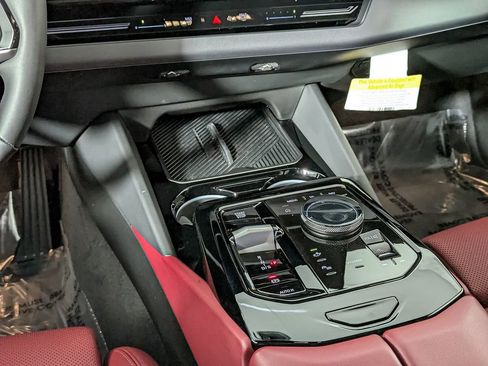 Used 2025 BMW 530i xDrive w/ Premium Package image 39