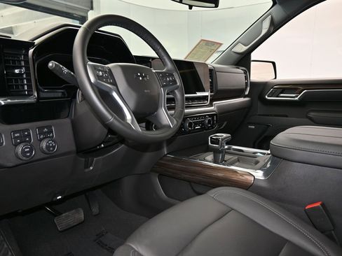 Used 2025 Chevrolet Silverado 1500 LT Trail Boss w/ Convenience Package II image 12