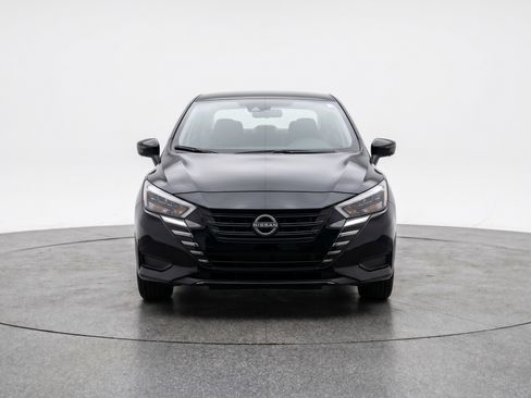 Used 2025 Nissan Versa SV FWD image 2