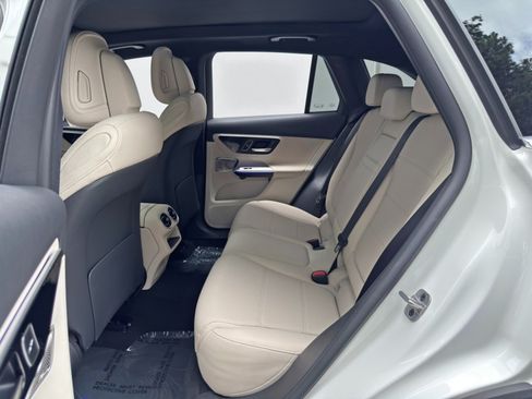 Used 2025 Mercedes-Benz GLC 350e 4MATIC image 44