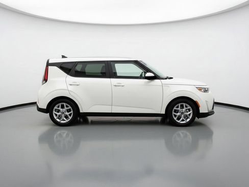 Used 2025 Kia Soul LX w/ LX Technology Package FWD image 11