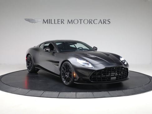 Used 2025 Aston Martin Vanquish image 12