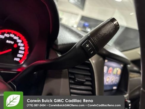 Used 2015 GMC Yukon XL Denali w/ Premium Package AWD/4WD image 32