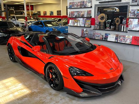 Used 2020 McLaren 600LT Spider RWD image 4